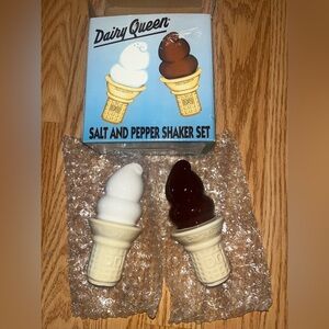 NEW with box- Vintage Ice Cream Cones Dairy Queen Salt & Pepper Shakers 1998
